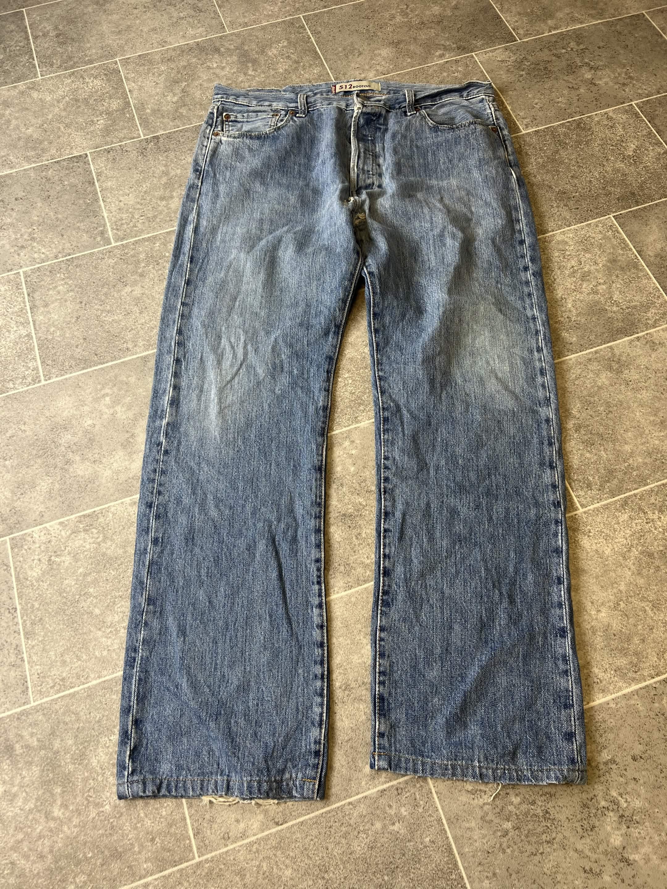 Levis 512 Bootcut Jeans